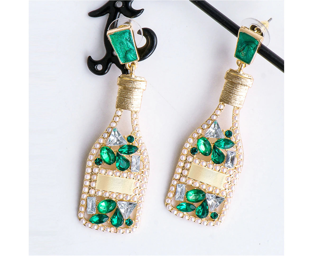 1 Pair Women Earrings Wine Bottle Rhinestones Creative Vintage Long Lasting Dangle Earrings for Banquet - Green